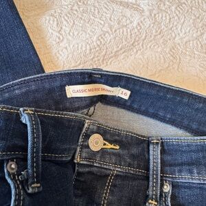 Levi’s Womens Classic Midrise Skinny Jeans
